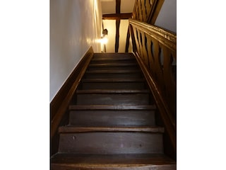 Treppe zum Wohbereich (erster Stock von Eingangstür aus