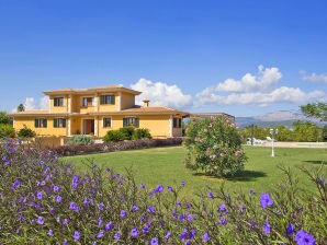 Maison de vacances Muro 5090 met zwembad en whirlpool