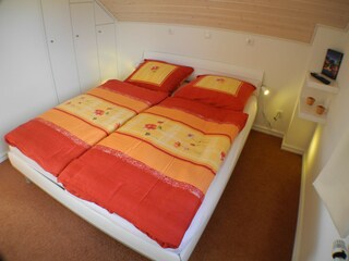 1. Schlafzimmer mit Doppelbett
