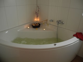 ...und einem Whirlpool