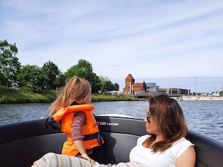 mit dem E-Boot auf der Trave in Lübeck