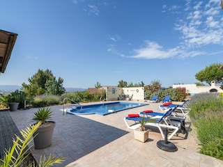 Villa Escales Outdoor Recording 7