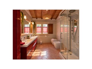 Villa Castagneto Carducci Badezimmer 27