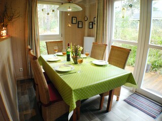 Lichtdurchflutete Essecke