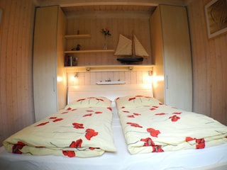 Erstes Schlafzimmer im Erdgeschoss