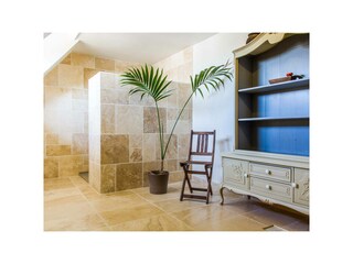 Stilvolles Interieur mit Stauraum