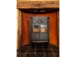 Traditioneller Kamin mit rustikalem Charme