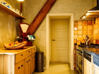 Gemütliche Küchenecke mit rustikalen Details