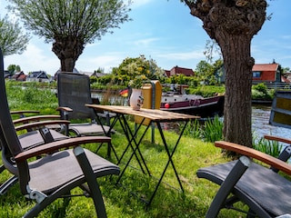 Gartenmöbel mit Begrünung