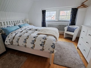 Schlafzimmer 1