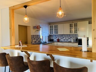 Offene Wohnküche mit Tresen