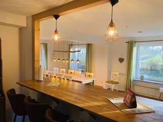 Ansicht aus der Küche zum Essbereich