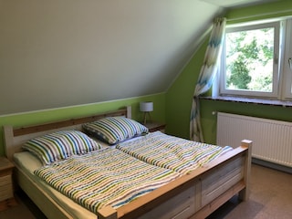 Das Waldzimmer mit dem Blick in den Garten