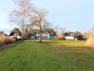 Blick auf das Haus von der Boddenseite