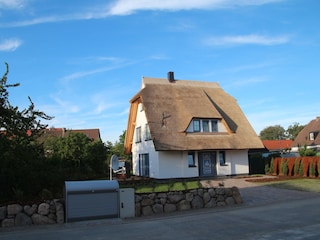 Reet-Ferienhaus Ostseeglück mit Parkmöglichkeiten recht