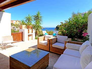 Holiday house La Marina, house directly by the beach