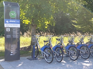 Fahrrad Sharing Station an der örtlichen S-Bahnstation.