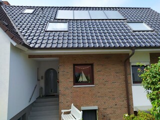 Eingang - auf dem Dach: Solaranlage