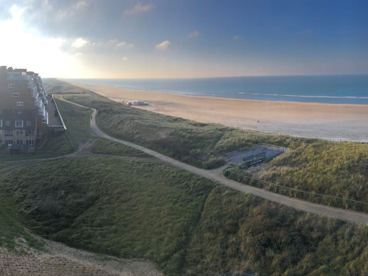 Left CasaMare Appartments, right beach and ocean