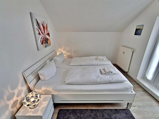 Schlafzimmer mit zusätzlichem Flachbild-TV