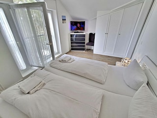 Schlafzimmer mit zusätzlichem Flachbild-TV