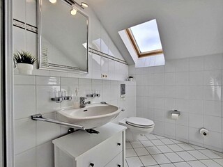 Tageslicht-Bad mit DU/WC