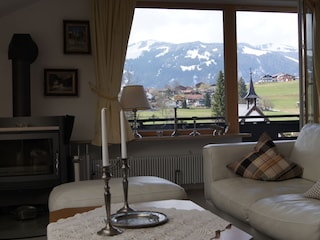 Wohnzimmer Balkonblick auf Bolsterlanger Horn