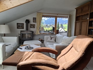 Sonne im Relaxsessel oder auf dem Balkon mit Bergblick