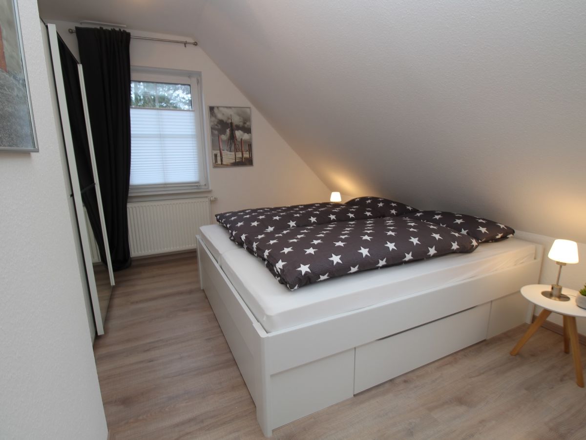 Schlafzimmer 1