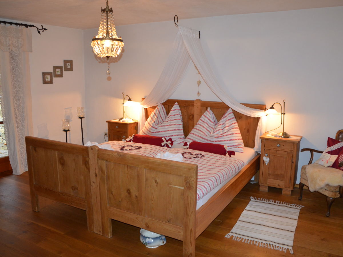 Schlafzimmer mit himmelbett – midir