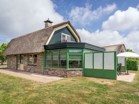 Villa De Witte Hoek mit Wintergarten Texel