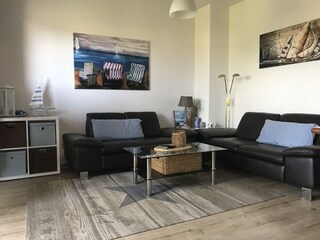 Ledersofa & großem Smart TV