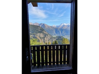 Beide SZ oben , Zugang u. Ausblick vom Balkon