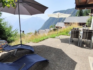 Möblierte Terrasse mit Aussicht