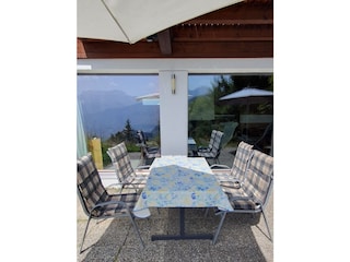 Neuer Tisch mit 5 Gartenstühlen