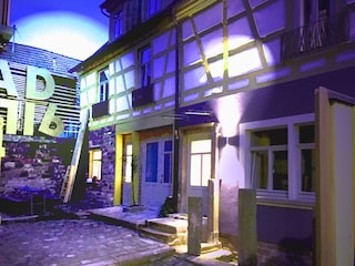 Der Innenhof bei Nacht