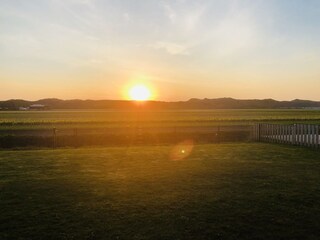 Sonnenuntergang auf der Terrasse genießen