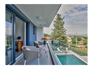 Balkon mit Blick auf die Landschaft