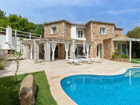Villa VILLA GINESTRA - Genießen Sie Ihren Urlaub auf Sardinien in einer Luxusvilla, nur 500 m vom Strand entfernt