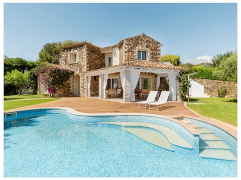 Villa Ulivo - Luxus und Privatsphäre für Ihren Urlaub auf Sardinien 500 Meter vom Meer entfernt