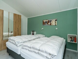 Schlafzimmer 1 mit 2 Einzel Boxspringbetten (1x2M)