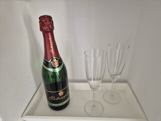 Herzlich willkommen und zum Wohl!