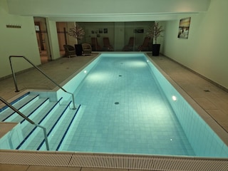 Wellnessbereich mit Pool, Sauna und Ruheraum