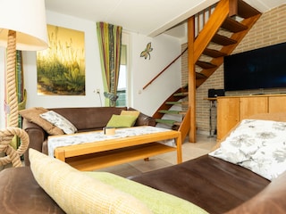 Der Wohnbereich mit den DeSede-Couchen und  dem 55"-TV