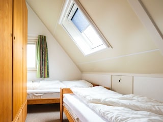 Das dritte Schlafzimmer mit dem großen Kleiderschrank