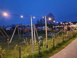 Der Kinderspielplatz am Abend