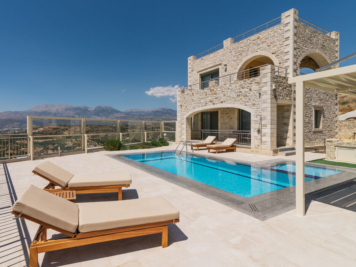 poolside view