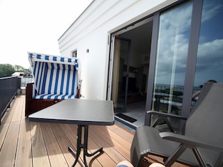 eigene Dachterrasse mit Strandkorb