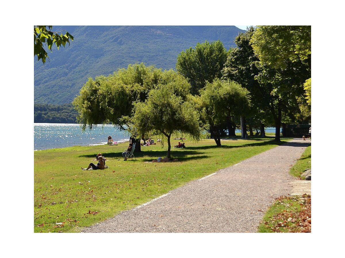 Passeggiata Lungo Lago