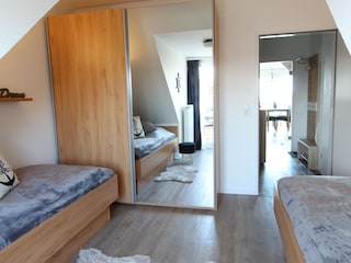 Schlafzimmer mit Blick zum Flur